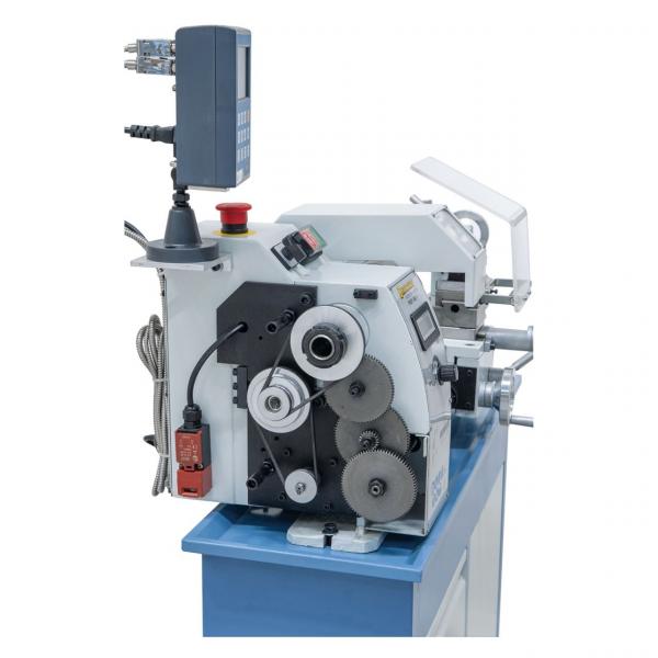 Equipped with change wheels for thread cutting as standard.